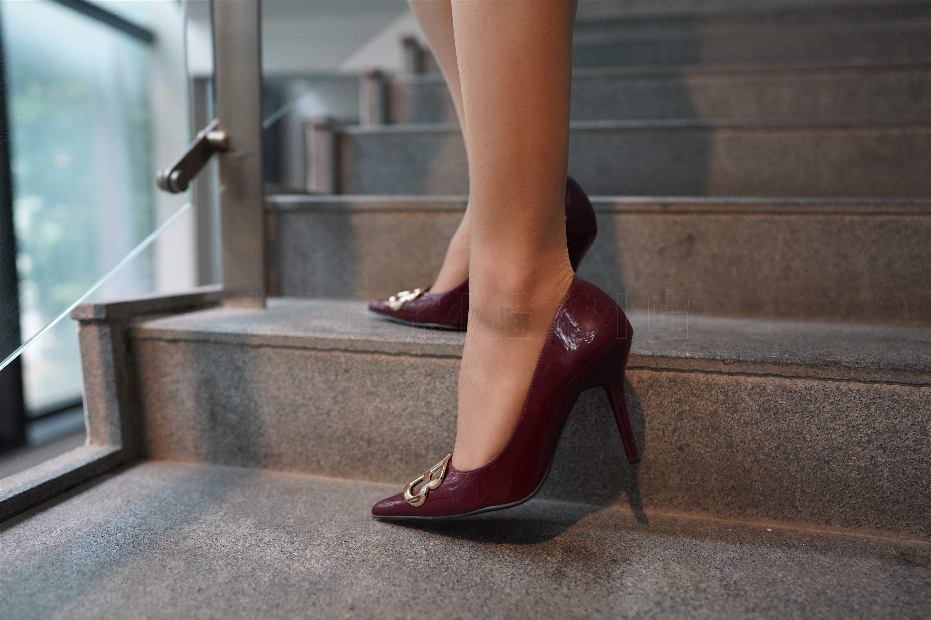 壹吻映画  2021.03.03 YW013《素素·酒红皮裙》